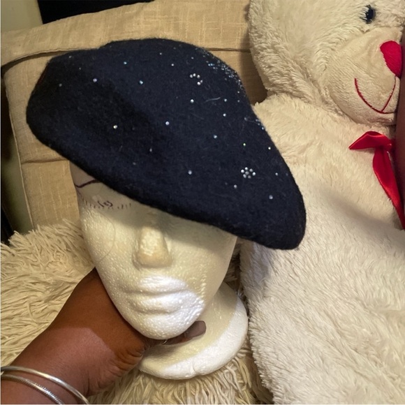 Forever 21 Accessories - Elegant Black Beret with Sparkling Accents